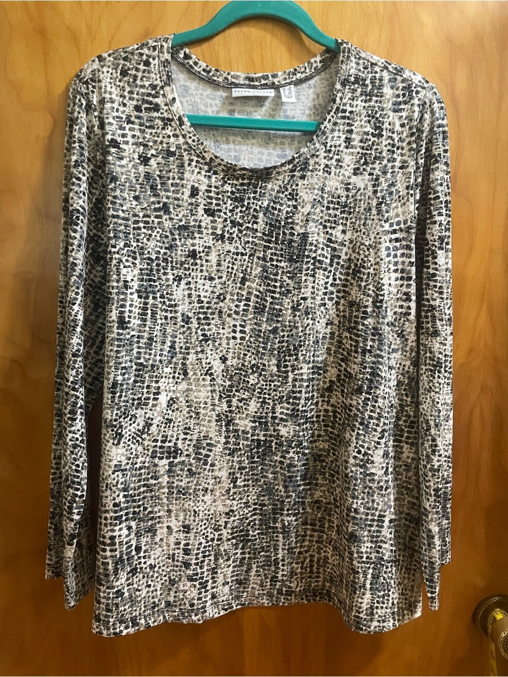 Long Sleeve Animal-Print Crewneck Top - Black & Cream